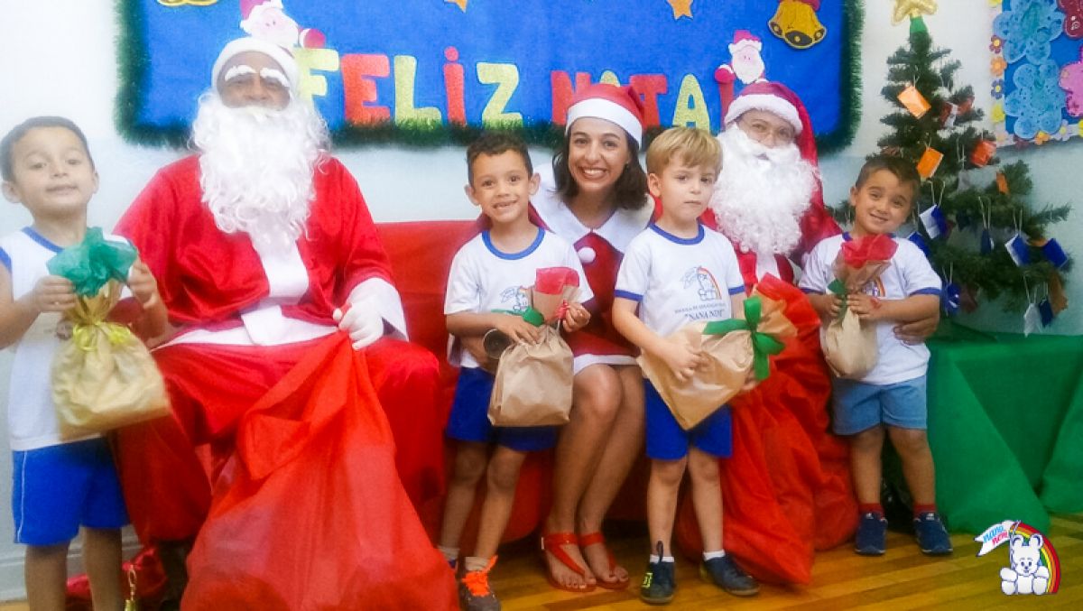 Fotos da visita do Papai e Mamãe Noel no Nana